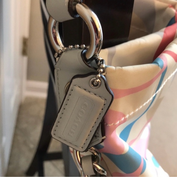 Coach - Picture 5 of 8